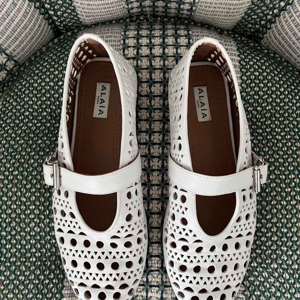 Women's White Cutout Mary Jane Shoes